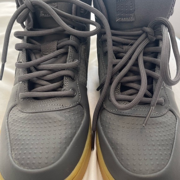 Nike - Picture 3 of 11